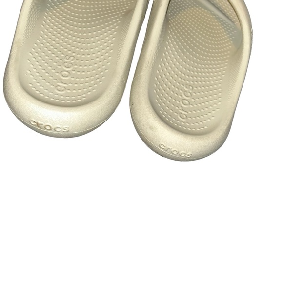 Crocs Mellow Recovery Flip Flops Women's size 7 cream bone Slip On Sandal - Picture 4 of 6
